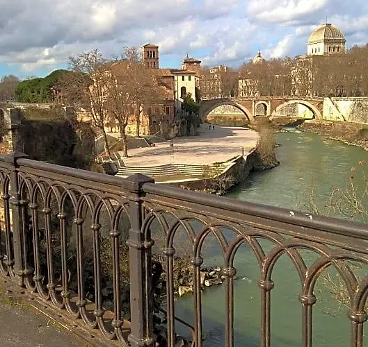 לינה וארוחת בוקר Around The Corner Colosseo 4*