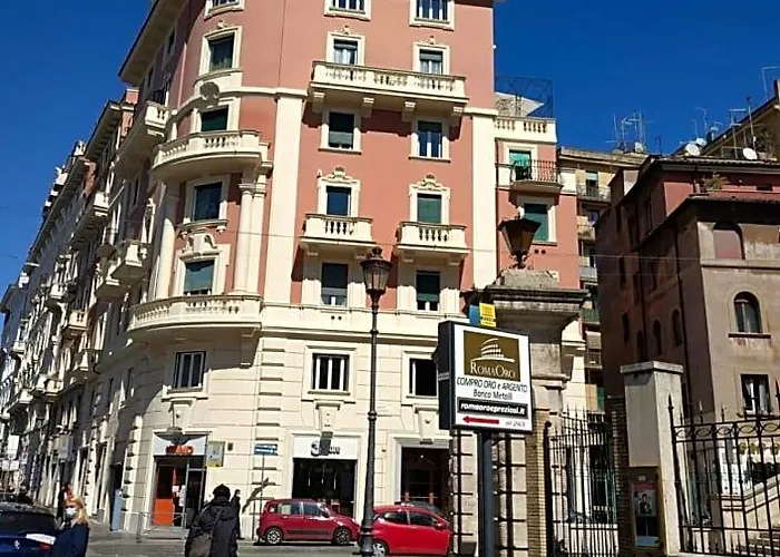 Around The Corner Colosseo לינה וארוחת בוקר 4*